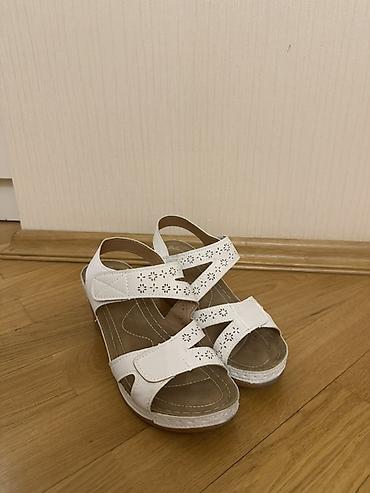 Ağ qadın sandaleti – platformalı, rahat model - Rəng: ağ Ölçü: 37 -