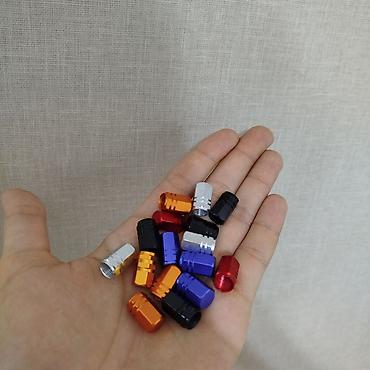 1 cütü - 2 manat.
Satışda başqa aksesuarlarla da var