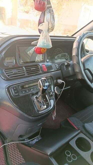 Honda: Минивэн/универсал с просторным салоном и развитыми возможностями — 2