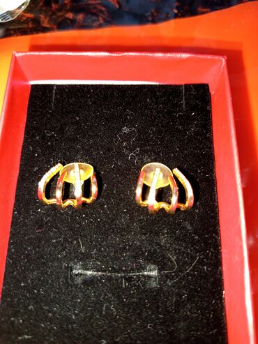 Kəmərlər: Qızılı rəngdə, daşlı qadın sırğası - Model: qulağı qismən qucaqlayan U — 23