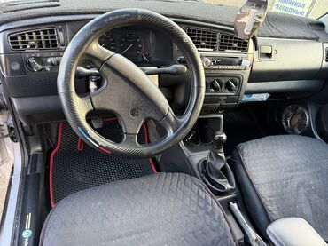 Volkswagen: Volkswagen Vento: 1995 г., 1.6 л, Механика, Бензин, Седан — 9