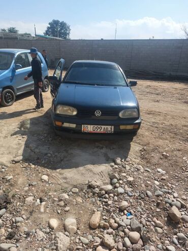 Транспорт: Volkswagen Vento: 1993 г., 1.8 л, Механика, Седан