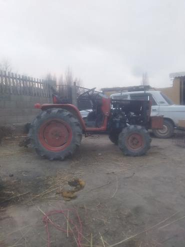 Другие мини-тракторы: Компактный колесный тракт (мини-трактор) красного цвета. Основные — 3