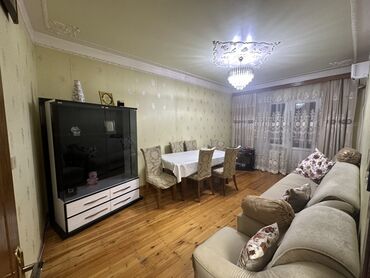 Uzunmüddətli kirayə mənzillər: 3 otaqlı mənzil – tam mebellə - Geniş, işıqlı qonaq otağı: tavandan — 1