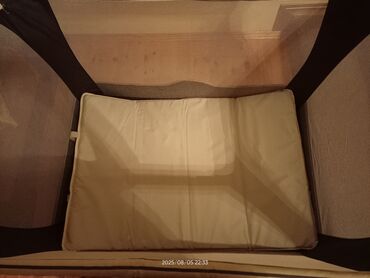 Graco brendinə məxsus portativ oyun maneəsi. Bu çoxfunksiyalı maneə
