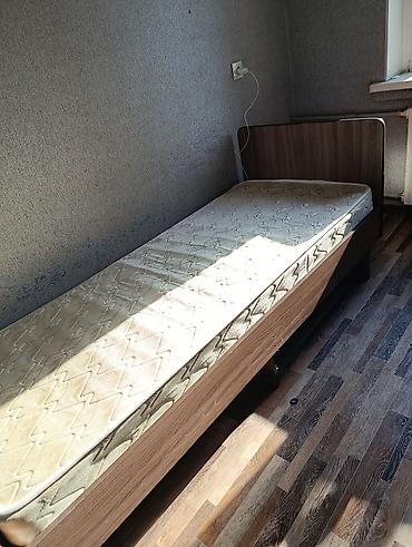 bunk bed: Односпальная кровать с деревянным изголовьем и каркасом — 2