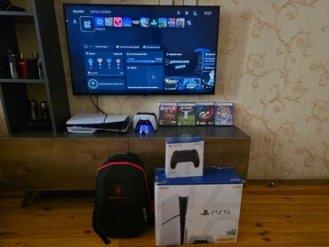 PlayStation 5 konsolu, əlavə simsiz pult, iki pult üçün enerji