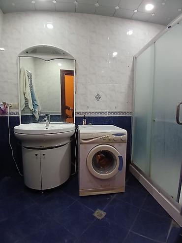 Uzunmüddətli kirayə mənzillər: Geniş və zövqlə dizayn olunmuş mənzil interyeri. - Böyük qonaq otağı — 7