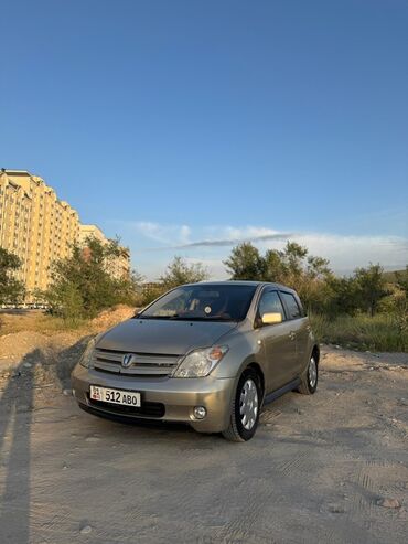 иж комби: Toyota ist: 2003 г., 1.5 л, Автомат, Бензин, Хэтчбэк