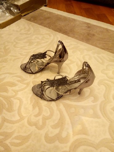серые мужские ботинки: Ölçü: 37, rəng - Gümüşü, İşlənmiş