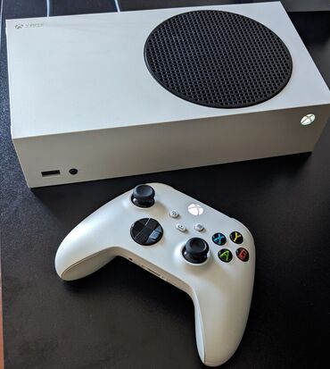 Техника и электроника: Продаю Xbox series s состояние близкое к идеальному есть небольшая