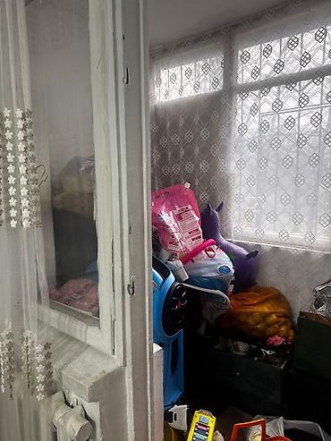 Балконные двери: Сдаётся. Депозит 15000 сом застеклённая лоджия/балкон с распашными — 1