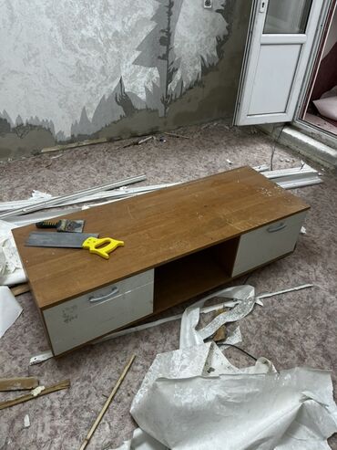 купить под телевизор тумбу: Тумба и подставка для телевизора, Напольная, ЛДСП, цвет - Коричневый at lalafo.kg купить под телевизор тумбу: Тумба и подставка для телевизора, Напольная, ЛДСП, цвет - Коричневый