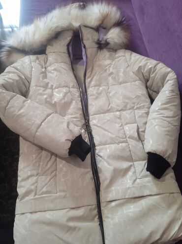 детская зимняя куртка: Срочно продаю зимнюю куртку для девочек размер 44 подходит для 12-13