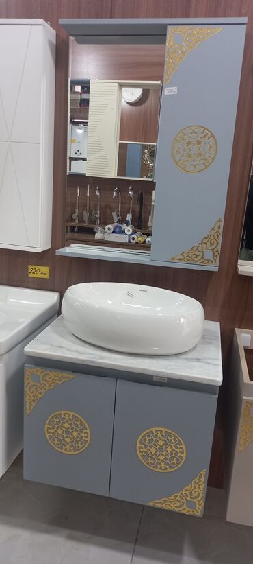 Kreslolar: Banyo mebel dəsti - Tərkib: üst güzgülü şkaf (yanında dekorativ