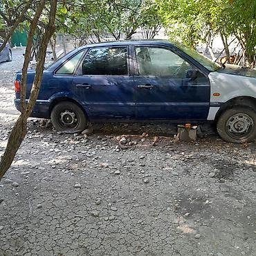 4 korpus kotan: Volkswagen Passat sedan - Kuzov: 4 qapılı sedan, tünd mavi rəng - — 5