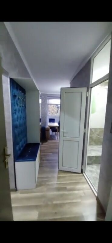 Günlük kirayə mənzillər: Memar Əcəmidə 5 / 3 mərtəbsi 2 otaqlı mənzil kirayə verilir. Ev tam