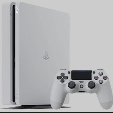 PS4 (Sony Playstation 4): Ps 4 yaddasi 500gb az islenib 2 joystik, icinde oyunlar var ustunde