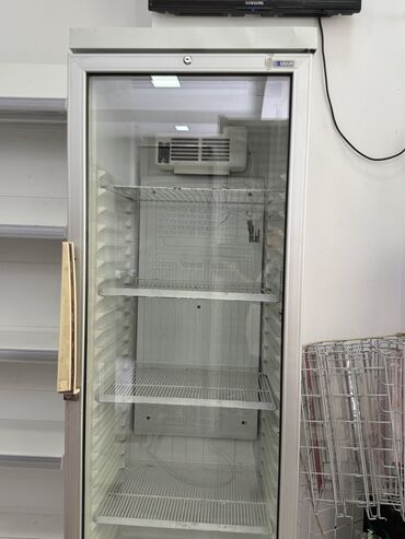 витринный холодильник: Срочно продается!!! Продается витринный холодильник б/у !