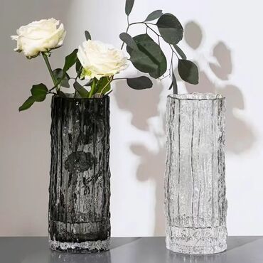 продаю красивые вазы: 2 вазы новые, в упаковке Размер 7*21см Очень красивые Цена за 2 вазы