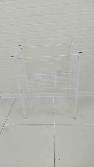 setqa vitrin: Ağ rəngli metal tor səbətli stend/rəf - Material: toz boya ilə — 1