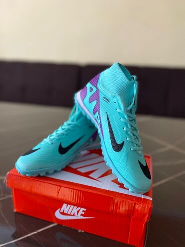 сороконожки найк меркуриал аир зум: Футбольные бутсы Nike бирюзового цвета, предназначенные для игры на