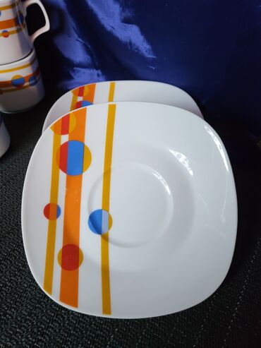 Kuhinjski setovi: Solje vintaz za kafu,caj puniji porcelan. Komada 4 u ceni. Tacne — 10