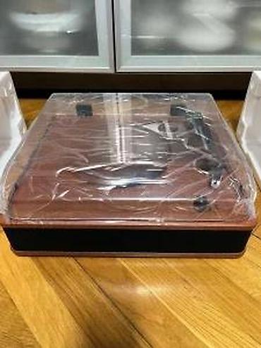 Pojačala i prijemnici: Gramofon sa ugrađenim zvučnicima i poklopcem od providne plastike — 17