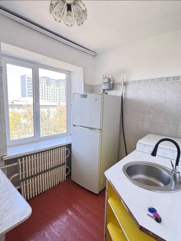 сдаю 1 комнатную квартиру политех: 1 комната, 30 м², Хрущевка, 4 этаж, Старый ремонт