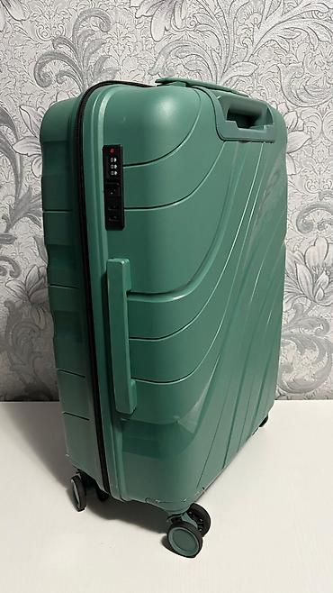 Чемоданы: Чемодан, Материал: Пластик, Средний (40 - 70 л) — 1