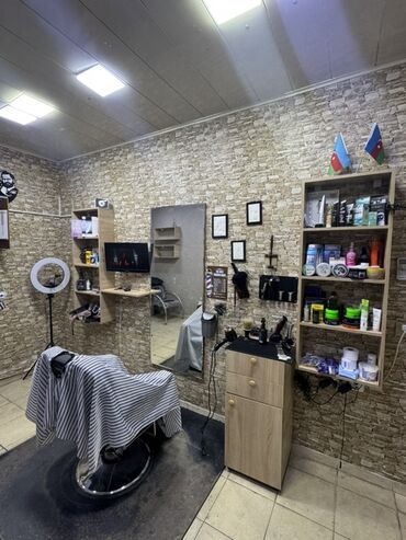 Digər salon, tibbi mebel: Berber ucun mebel ve guzgu satilir