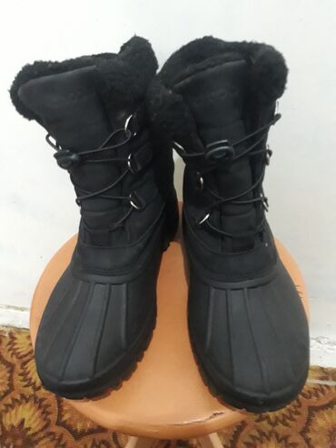 отдам даром сапоги: Отдам женские, теплые,зимние,не промокаемые сапоги. Подошва и на