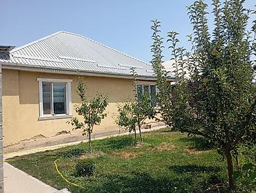 Продажа коттеджей и домов: Продаётся дом с участком и садом.Адрес город Бишкек Акордо - Один — 1