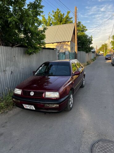 Volkswagen: Volkswagen Vento: 1992 г., 1.8 л, Механика, Бензин, Седан