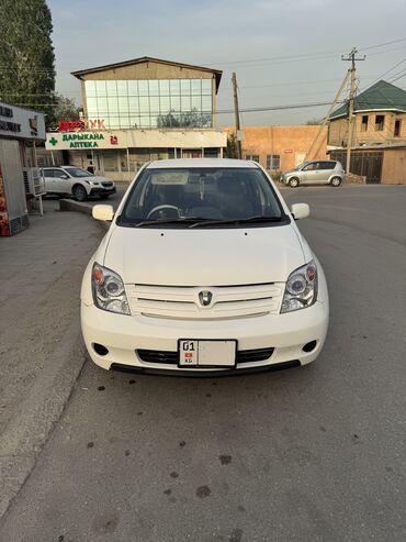 Toyota: Toyota ist: 2004 г., 1.3 л, Автомат, Бензин, Хэтчбэк