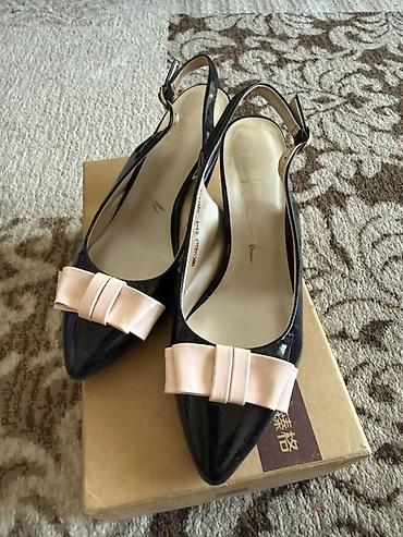 Элегантные женские туфли slingback - Модель: лаковые туфли с открытой