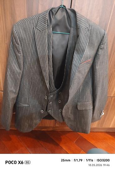 Kostyumlar: Kişi üçün üçlük kostyum dəsti – klassik pinstripe (nazik ağ zolaqlı) — 3