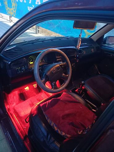 Volkswagen: Volkswagen Vento: 1992 г., 1.8 л, Механика, Бензин, Седан — 9