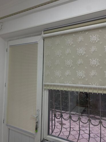 Жалюзи и рольшторы: Плиссированные шторы бежевого цвета, устанавливаются непосредственно — 5