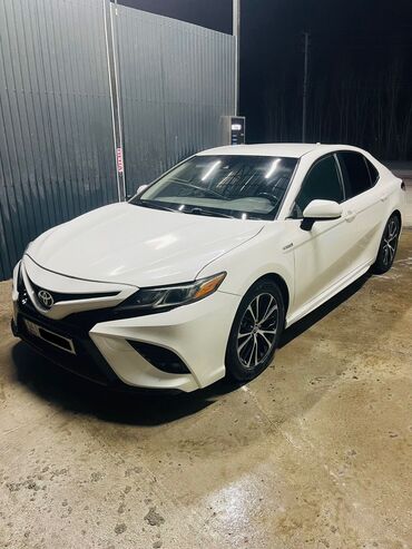 Toyota: Toyota Camry: 2019 г., 2.5 л, Типтроник, Гибрид, Седан