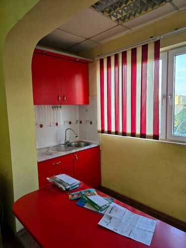 готовый кафе: 1 комната, 49 м², 106 серия, 5 этаж, Старый ремонт