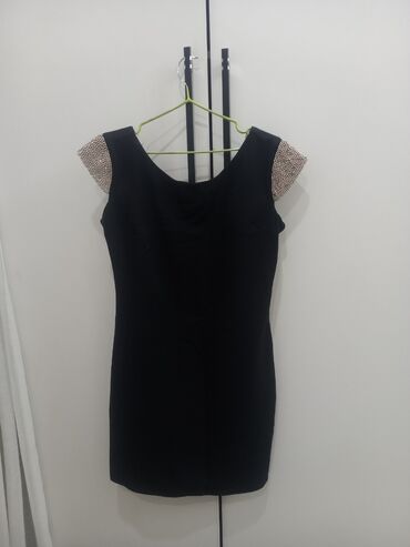 r 42: Вечернее платье, Короткая модель, С рукавами, S (EU 36), M (EU 38), L (EU 40)