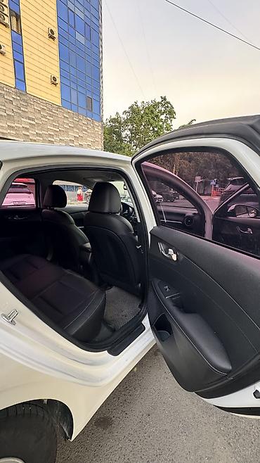 kia ceed: Kia Cerato: 2018 г., Автомат, Бензин, Седан — 6