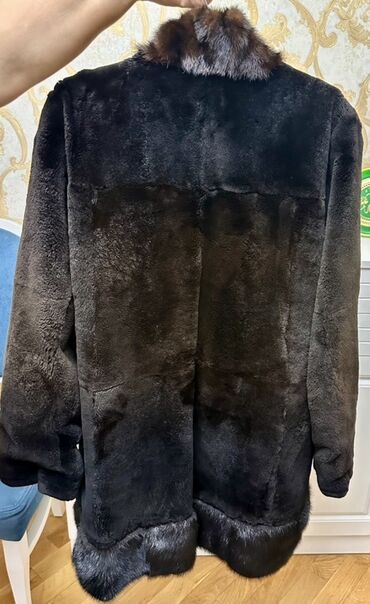 Kürklər: - Tünd qəhvəyi rəngdə xəz. Ölçü 44-48, 2 dəfə toya geyinilib, əla — 2