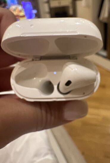 nausnik qiymeti: Hər iki airpods 2 Biri yenidi bir iki işdənilib it dişiynən edib