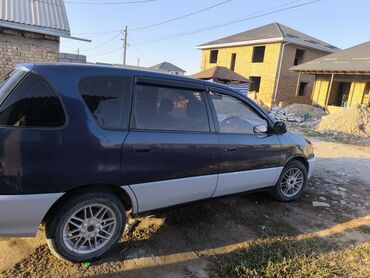 обмен на дачу: Продаётся компактвэн Toyota (правый руль), тёмно-синий с серебристым