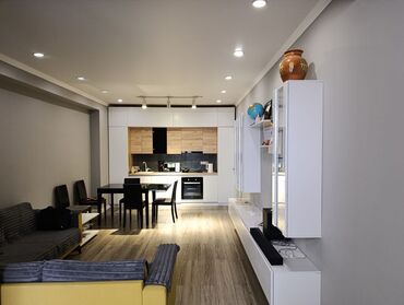 8 микрорайон квартиры: 3 комнаты, 101 м², Элитка, 8 этаж, Евроремонт