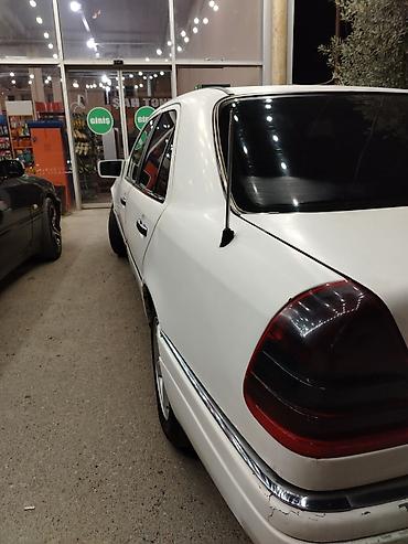 mercedes c220 cdi: Mercedes-Benz C-Class: 2.2 l | 1995 il Sedan — 6