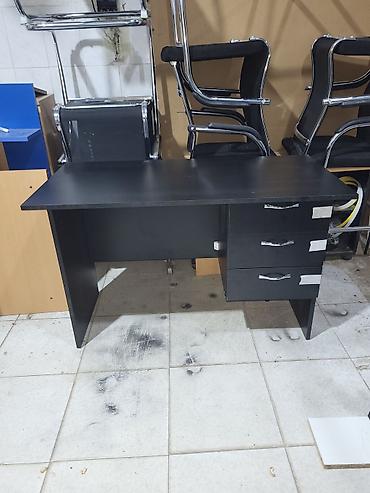 Ofis masaları: Yeni, İşçi üçün, Dördbucaq masa — 3