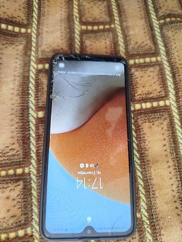 треснул экран: Смартфон Samsung Galaxy A32 (версия с четырьмя задними камерами) — 1